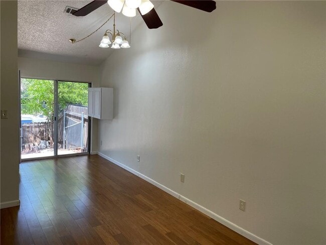 Building Photo - 1015 E Yager Ln