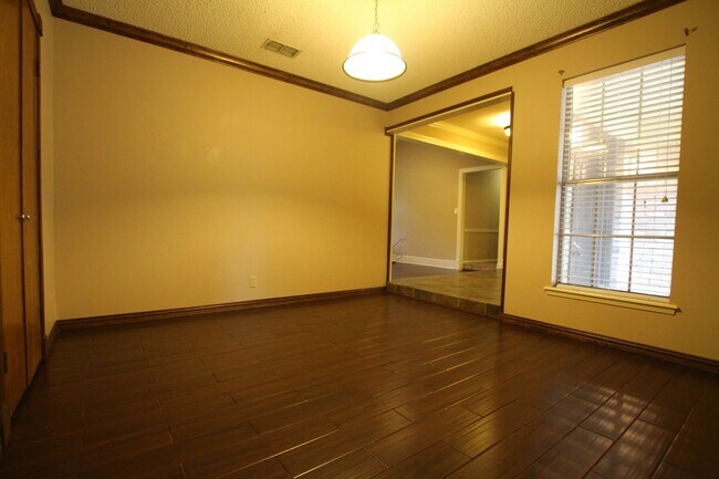 Foto del edificio - Coming Soon! 3-bedroom, 2-bathroom gem!