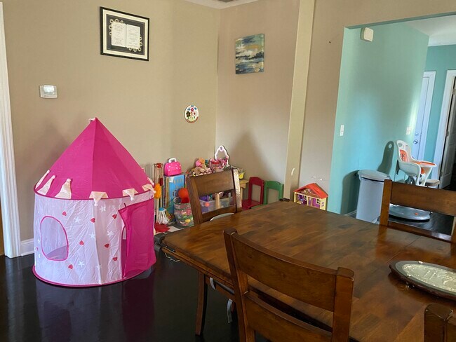 Dining Area - 115 S 1st Ave