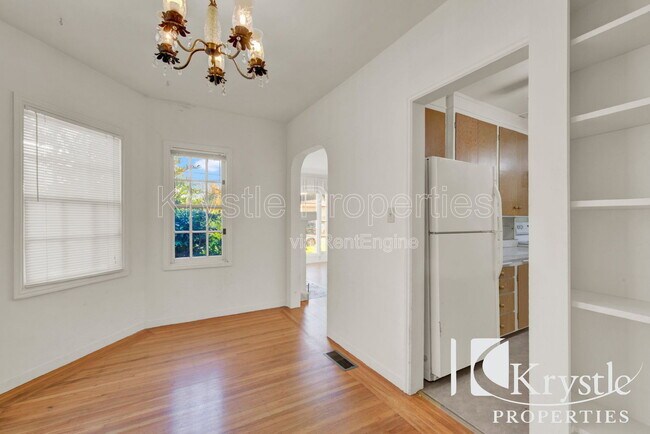 Building Photo - 209 14th St