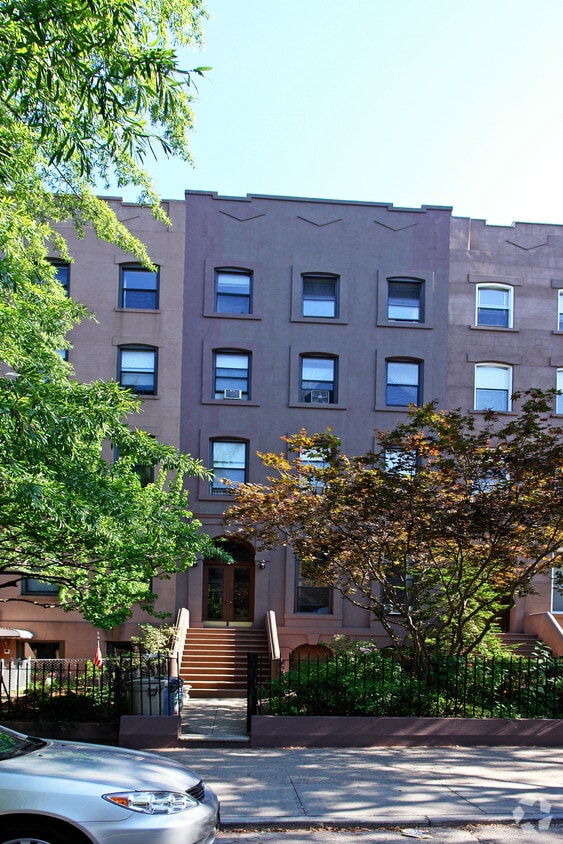 Primary Photo - 81 1st Pl