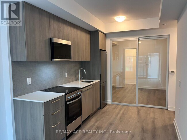 Photo du bâtiment - 7439 Kingston Rd