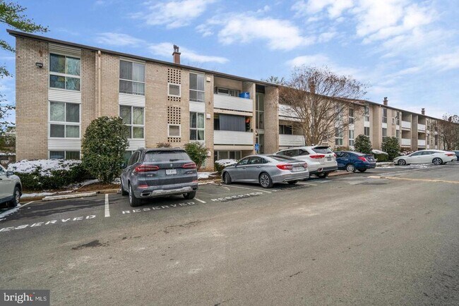 Foto del edificio - 5608 Bloomfield Dr