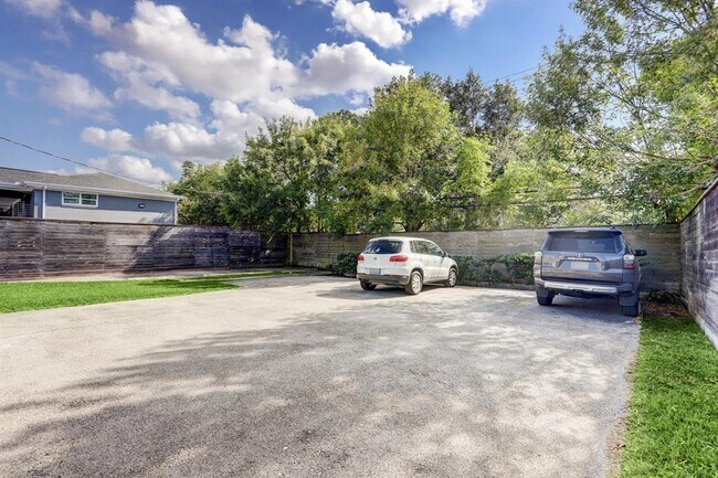Building Photo - 3615 Murworth Dr