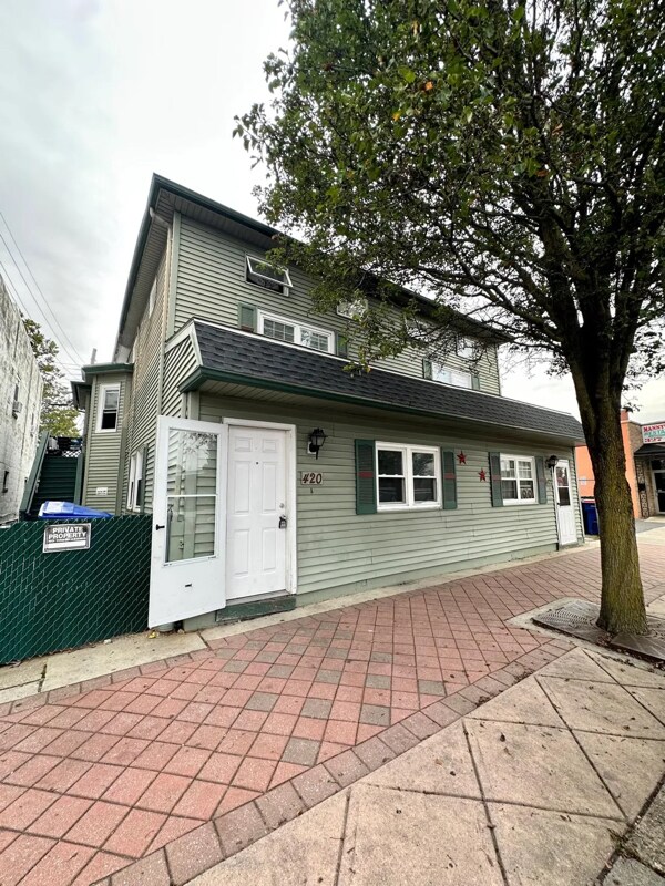 Primary Photo - 420 N High St