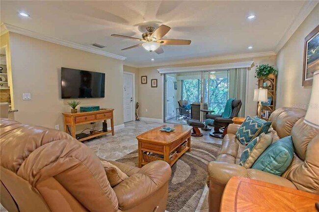 Bright natural light - 1743 Southwood St