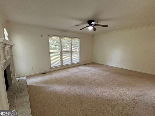 Foto del edificio - 4160 Creekwood Dr