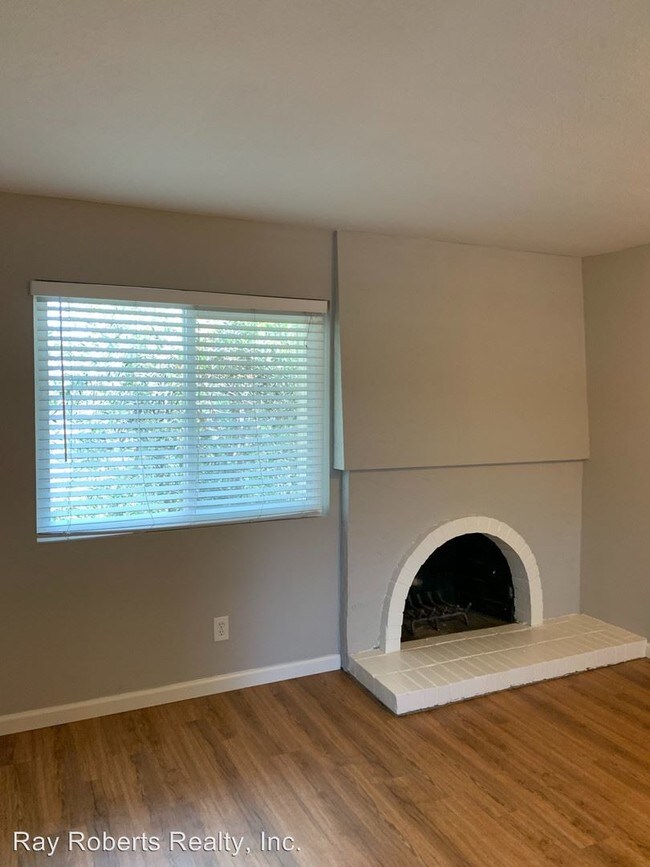 Foto del edificio - 3 br, 2 bath Apartment - 4200 PATRICE ROAD