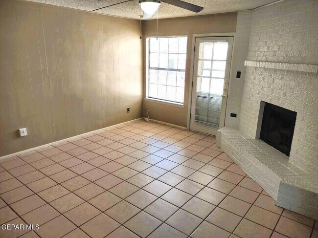 Building Photo - 725 Arredondo Dr