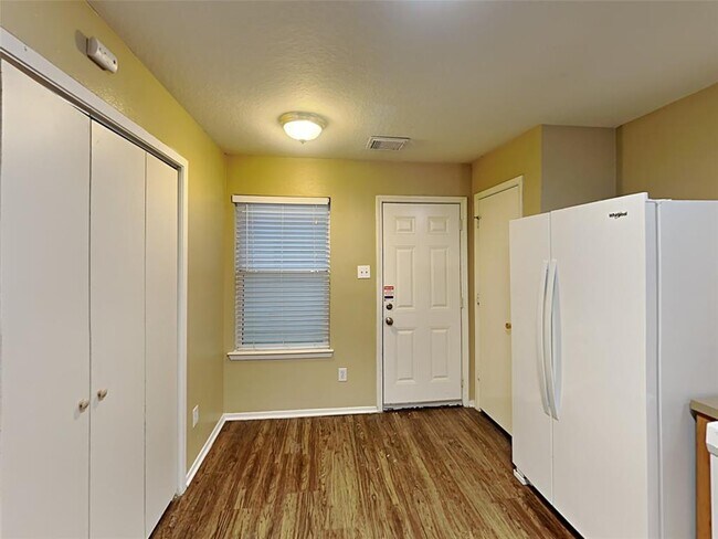 Foto del edificio - 6114 Elton Knolls St