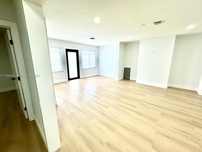 Foto del edificio - 4131 NW 11th Pl