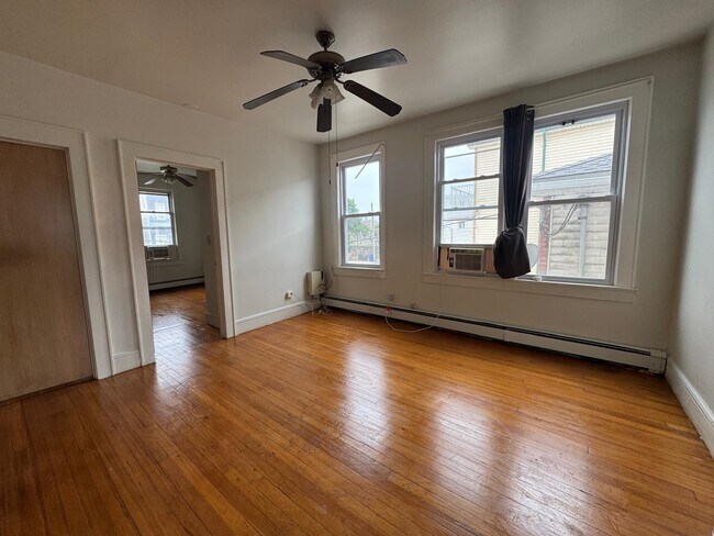 Foto del edificio - 11 Bryant Ave