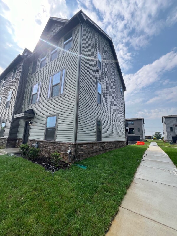 Building Photo - 336 E Grn St