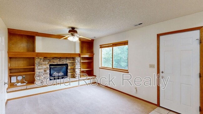 Building Photo - 2580 Lyncrest Dr