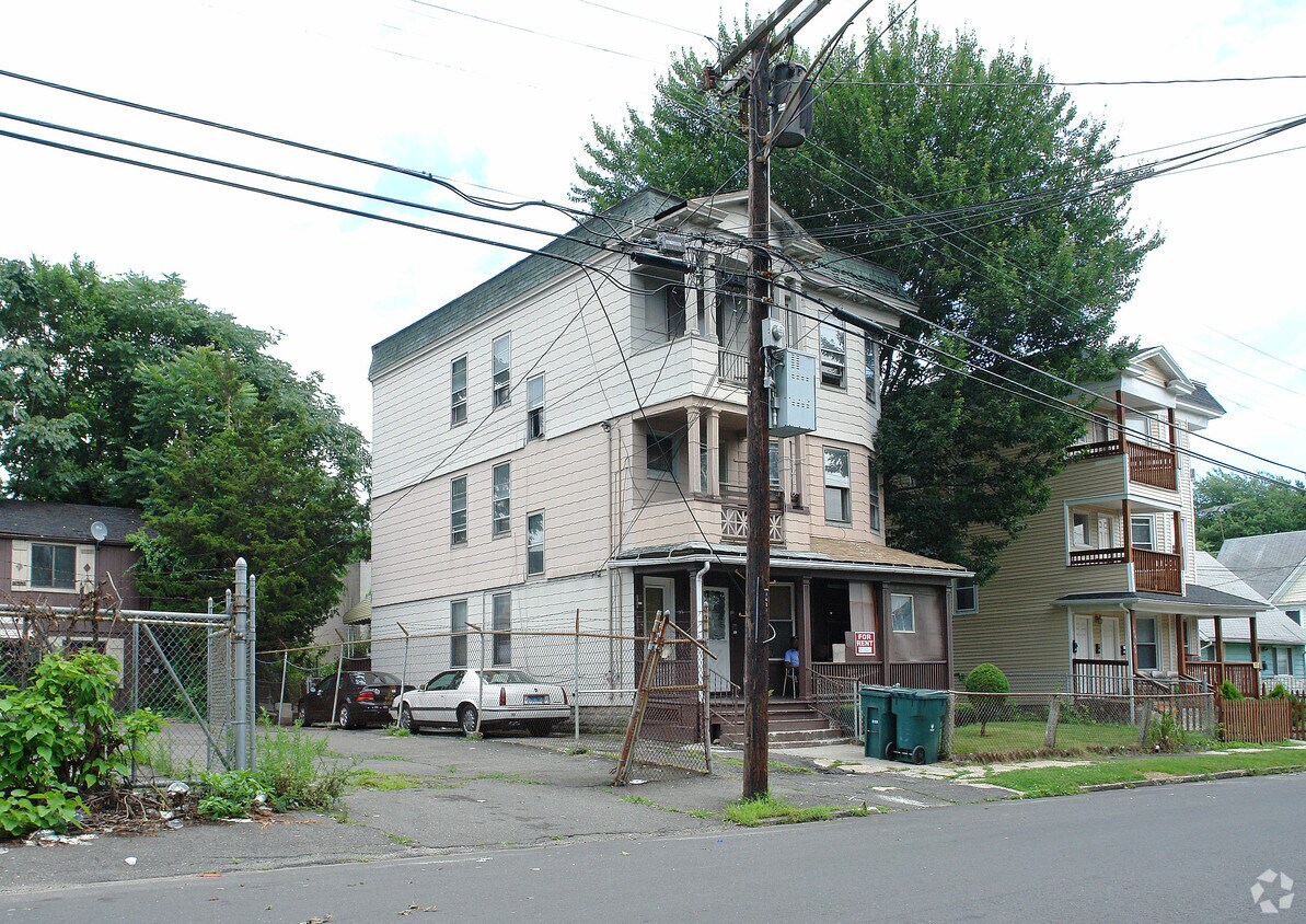 Primary Photo - 146 Cowles St