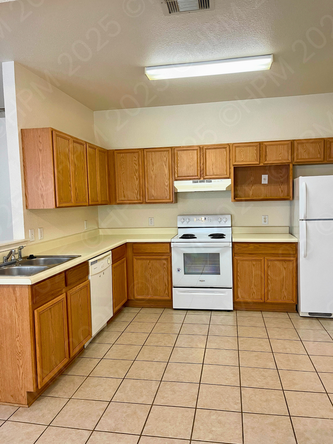 Building Photo - Kamary Lane-15415-15417