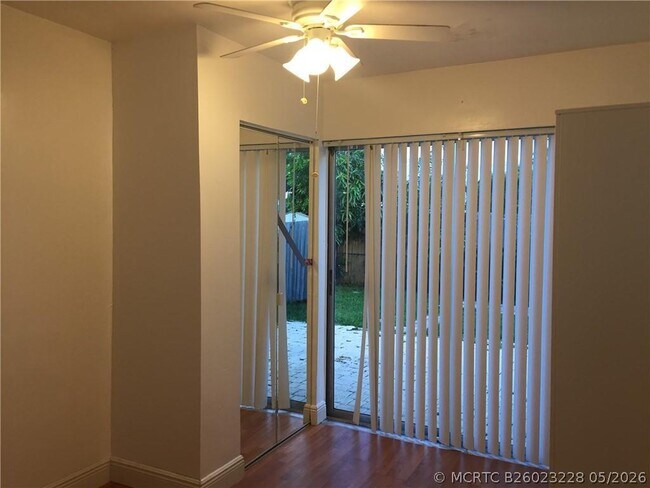 Foto del edificio - 340 NE 56th St