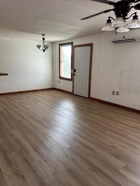 Foto del edificio - 633 N Commercial St