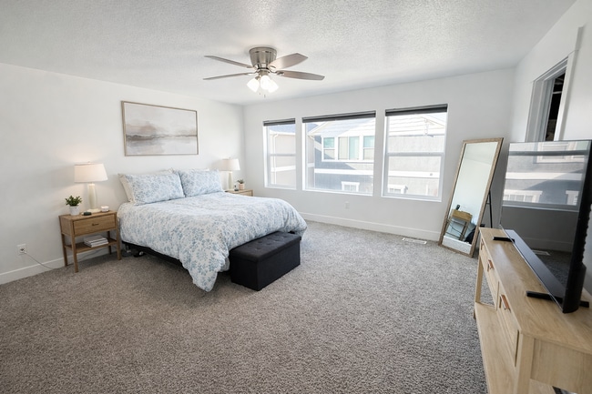 Foto del edificio - 8655 N Oakridge Aly