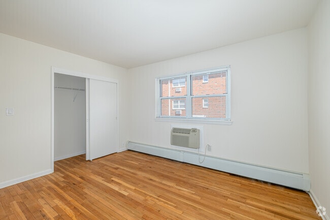 1BR, 1BA - 530SF - Bedroom - Ralson Apartments
