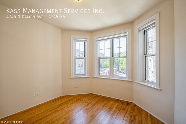 Building Photo - Newly Rehabbed 2-Bed Unit in Ravenswood