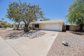 Building Photo - 2812 S Cottonwood Dr
