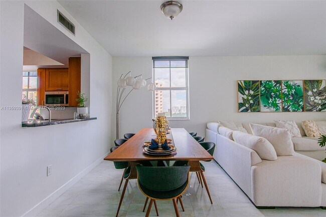 Foto del edificio - 3340 NE 190th St