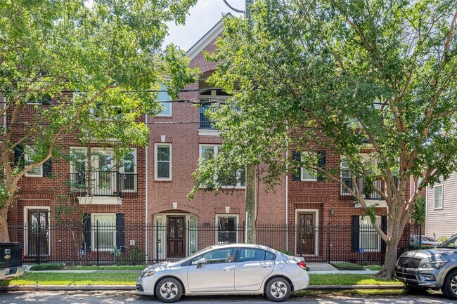 Building Photo - 1020 Van Buren St