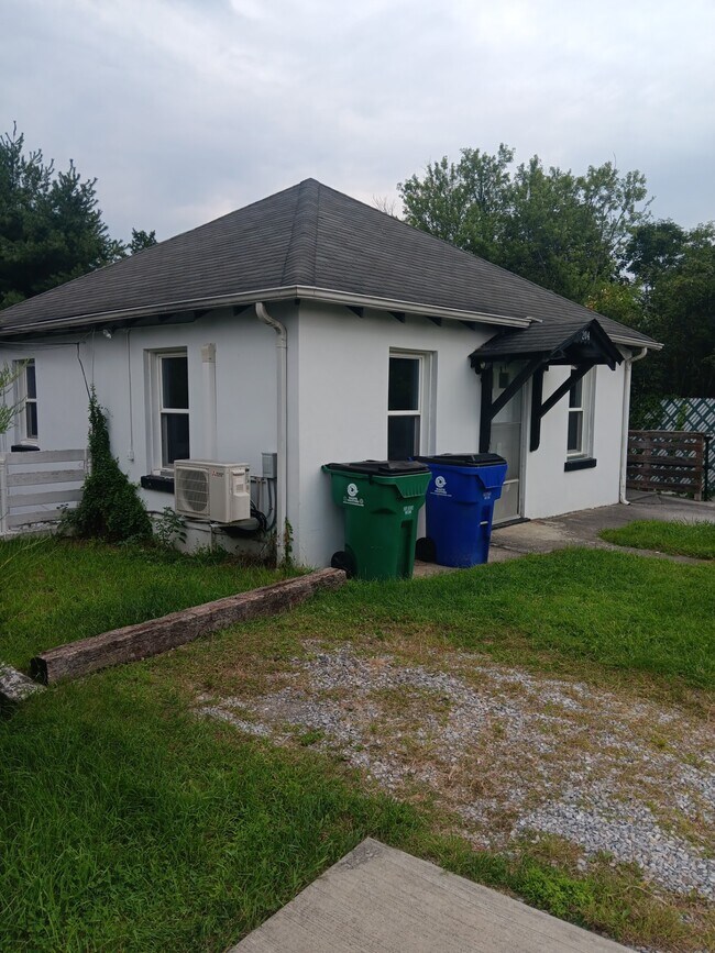 Street View - 204 Clay St SE