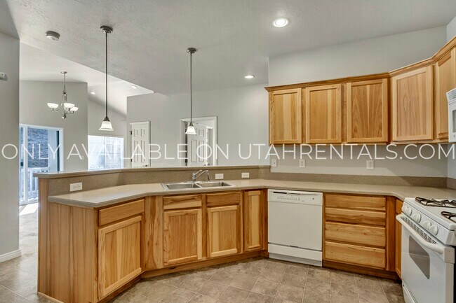 Foto del edificio - 1077 Canyon Meadow Dr