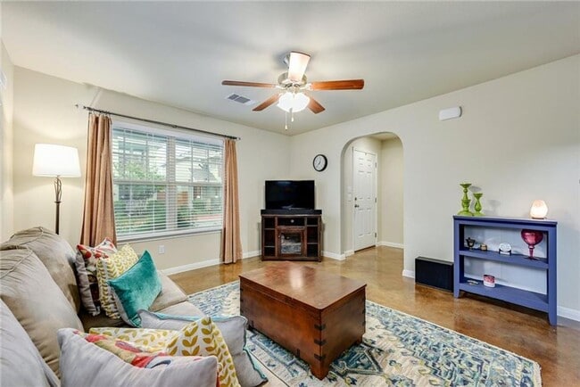 Foto del edificio - Beautiful Three Bedroom Home for Rent in Chaparral Crossing