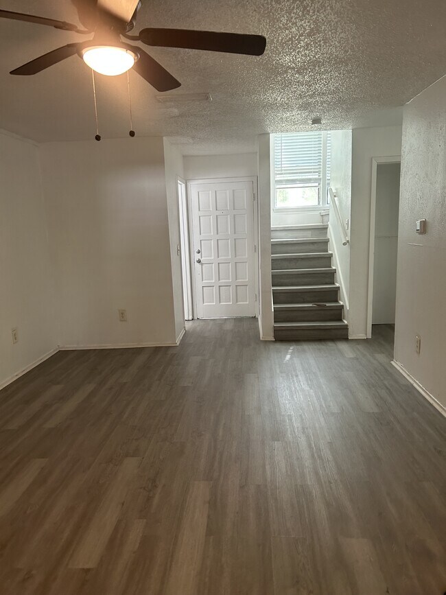 Foto del edificio - 4816 Rollingwood Ct