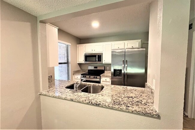 Building Photo - 1327 High Ridge Dr