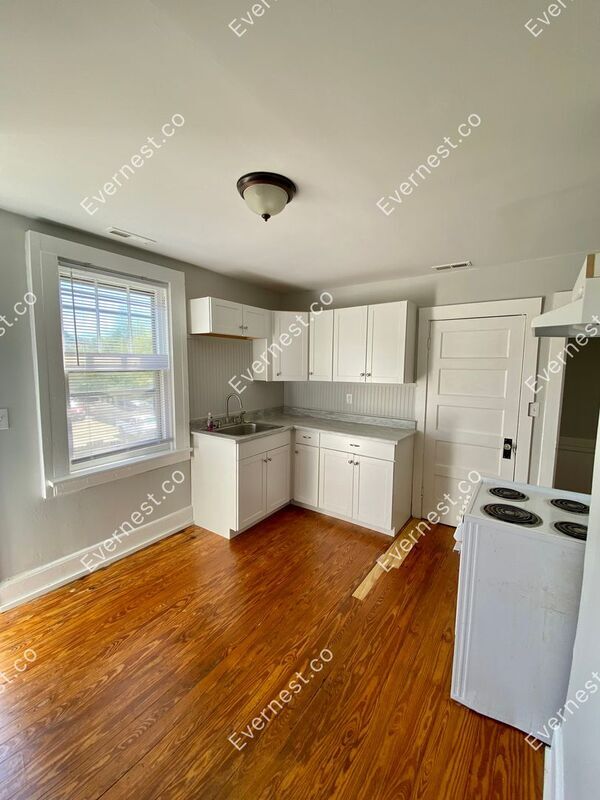 Building Photo - 901 E Nine Mile Rd
