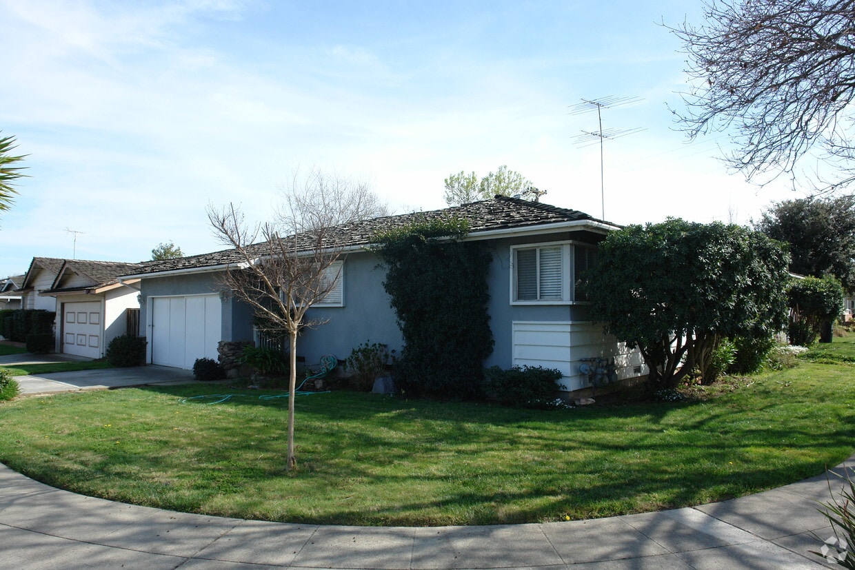 Primary Photo - 1230 Phelps Ave