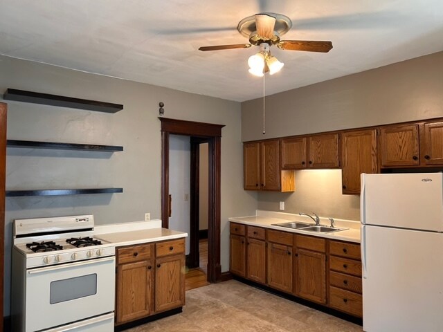 Large, spacious kitchen with tall ceilings - 1127 Adams St NE