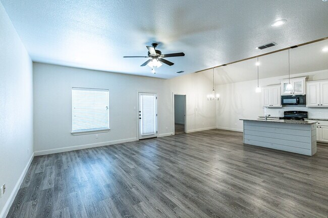 Building Photo - The Finer Things In Life/ The Town Homes o...