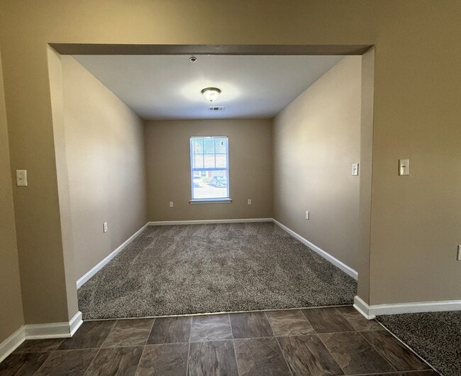 Building Photo - Needmore Place