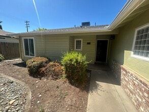 Building Photo - 1331 W Mary Ct
