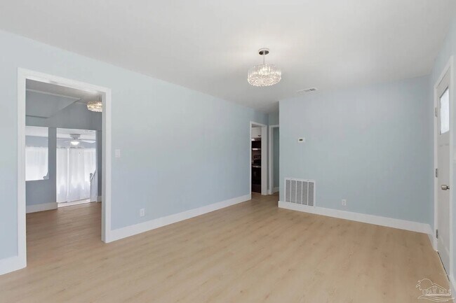Foto del edificio - 525 Pelham Rd