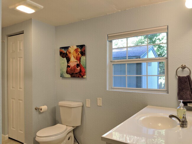Building Photo - 1403 Birchwood Ct