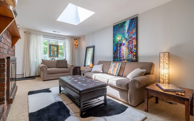 Building Photo - 19 Brookside Dr