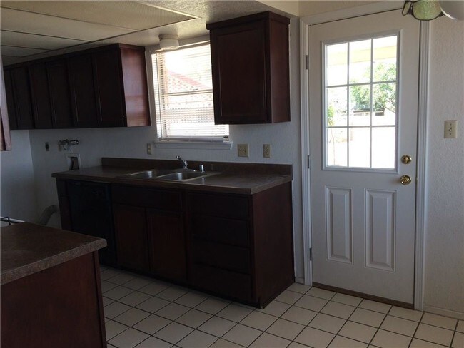 Building Photo - 609 Alicante Way