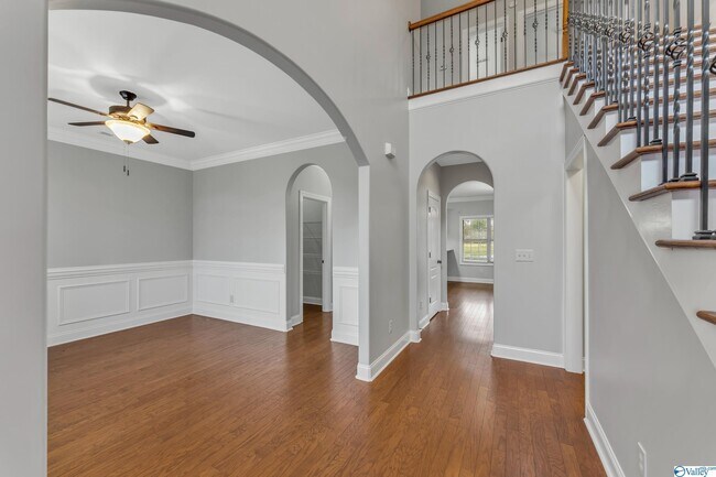 Building Photo - 16222 Chowning Dr