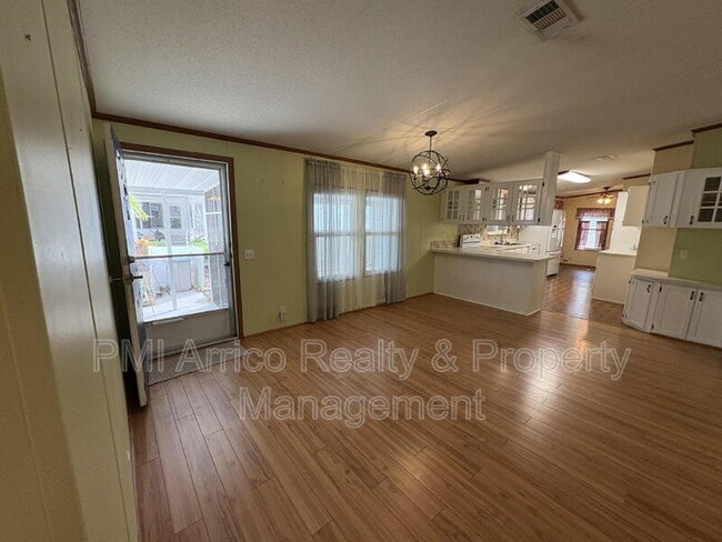 Building Photo - 616 Klickety Klak Ln