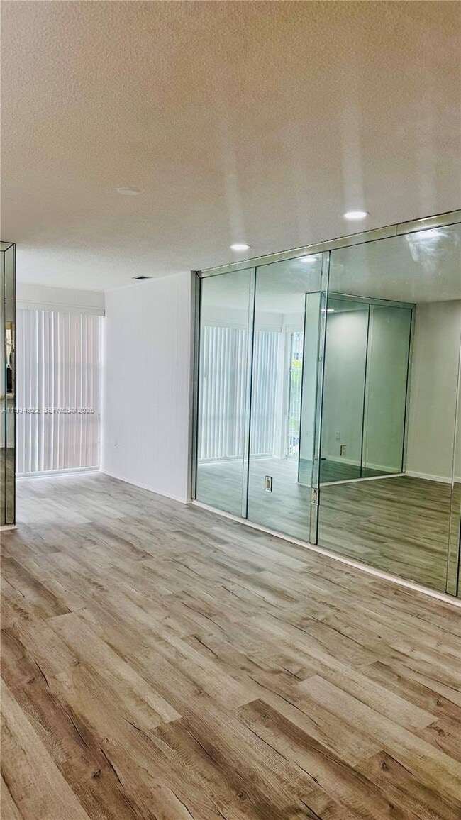 Foto del edificio - 17570 Atlantic Blvd