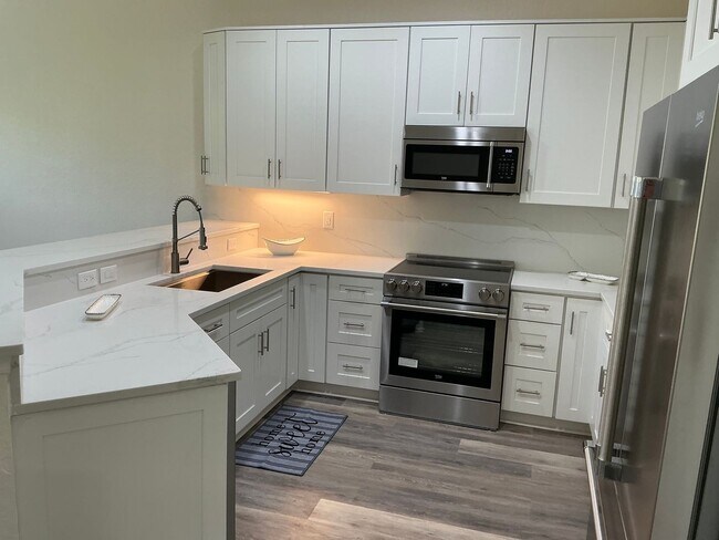 Foto del edificio - Annual Waterfront Unfurnished Rental Unit ...