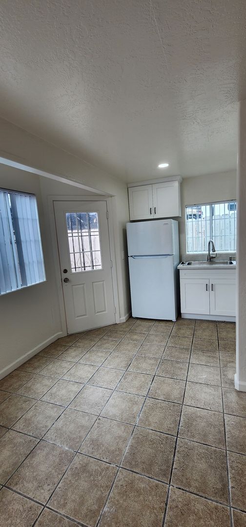 Foto del edificio - 2 bed, 1 bath