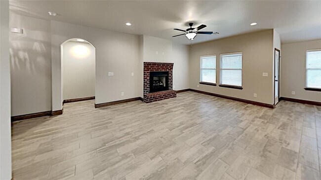 Foto del edificio - 7025 Hidden Trail Ln