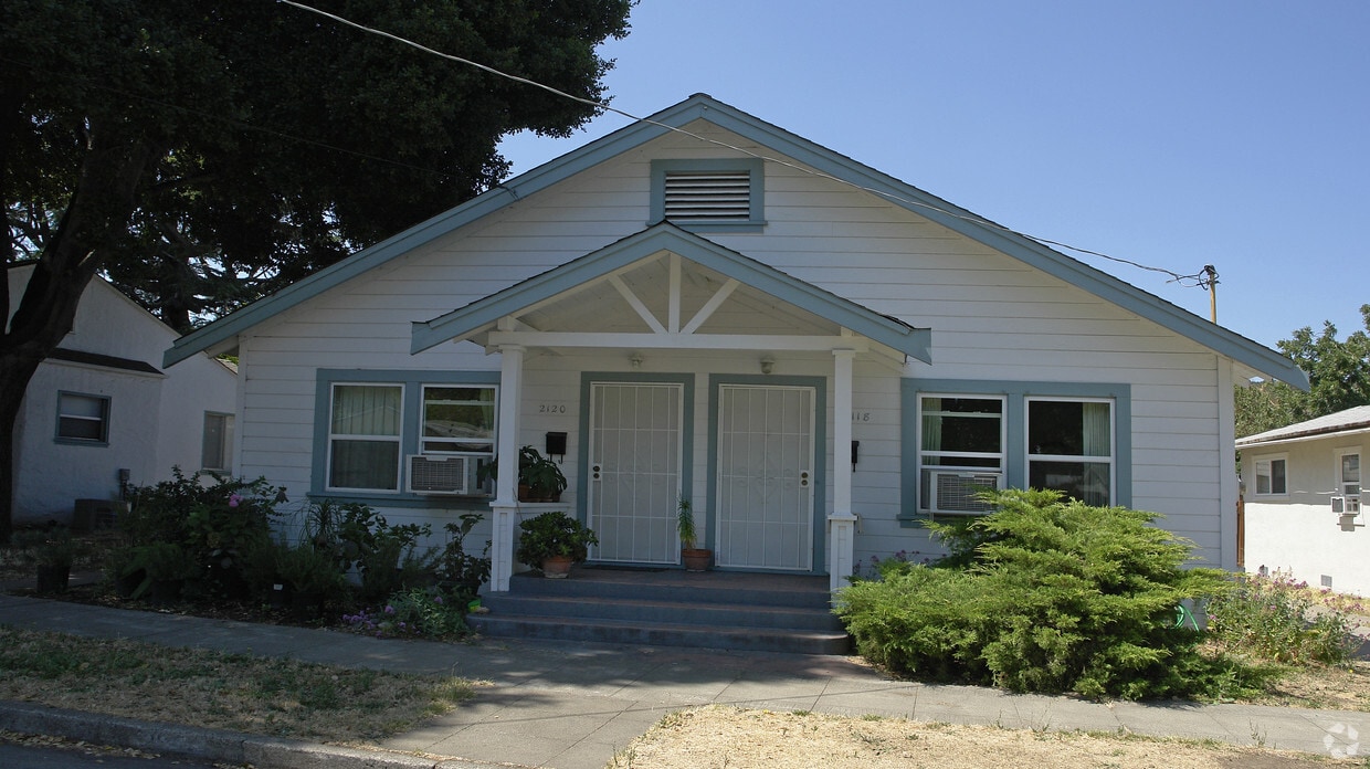 Primary Photo - Martinez Triplex